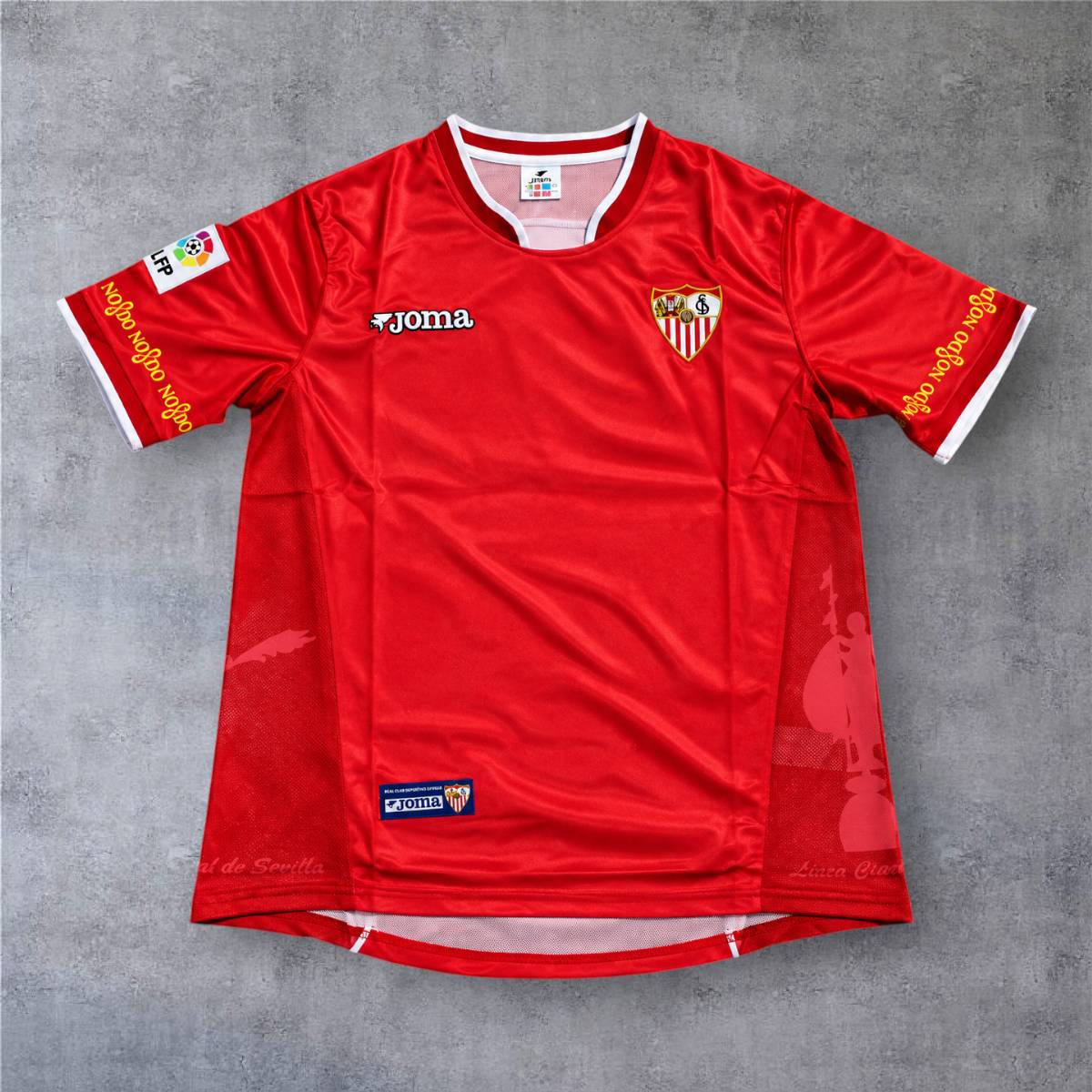 Camisola de futebol A minha loja Sevilla 2003/04 vermelha com detalhes brancos e logótipo Joma