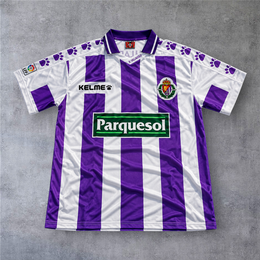 Camisola de futebol A minha loja Real Valladolid 1995/96, listada em roxo e branco com detalhes Kelme e patrocinador.