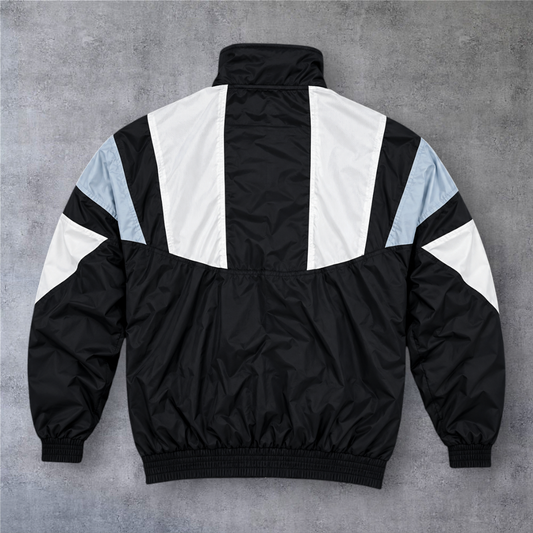 Casaco vintage Juventus 1998 da A minha loja, design desportivo preto, branco e azul claro com fecho de correr.
