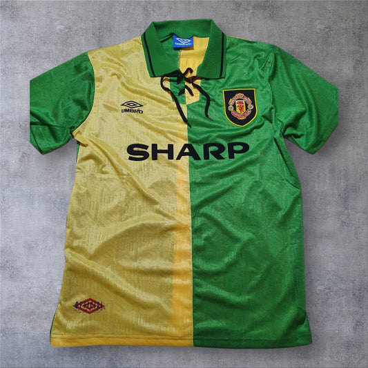 Cantona 7 - Manchester United 1993/94 Away