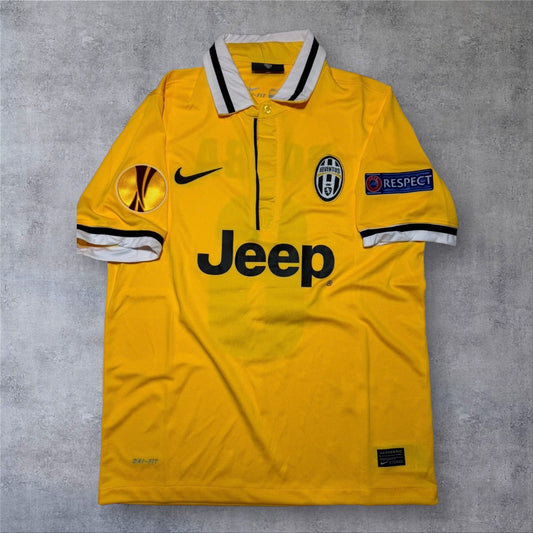 Camisola A minha loja Juventus 2013/14 amarela com gola polo, emblema do clube, logótipo Jeep e patches da Liga Europa