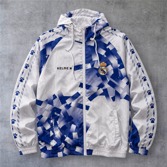 Casaco vintage A minha loja do Real Madrid 1995/96, branco e azul com fecho completo e capuz, estilo desportivo.