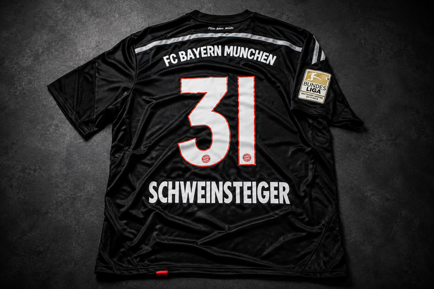 Schweinsteiger 31 - Bayern Away 2014/15 Bundesliga