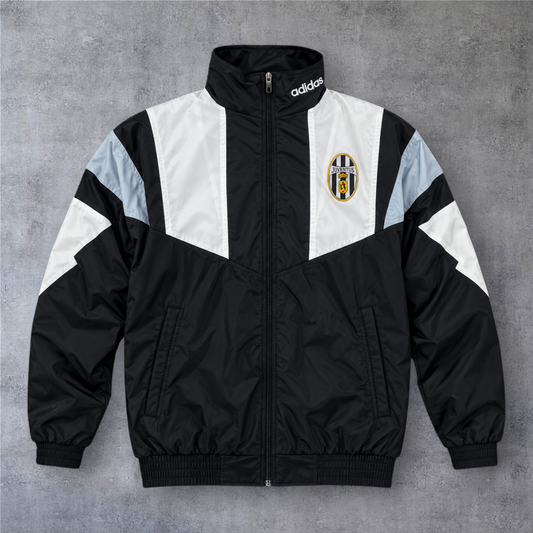 Casaco vintage A minha loja Juventus 1998, preto e branco com fecho completo e detalhes de emblema da equipa.
