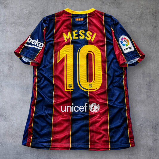 Camisola oficial A minha loja do FC Barcelona 2020/21, modelo Messi 10, com riscas verticais azuis e grenás.