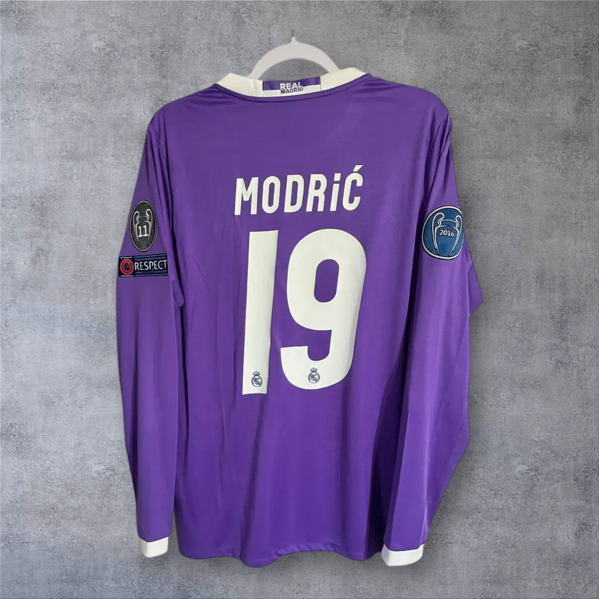 Modrić 19 - Real Madrid 2016/2017 Away Champions League