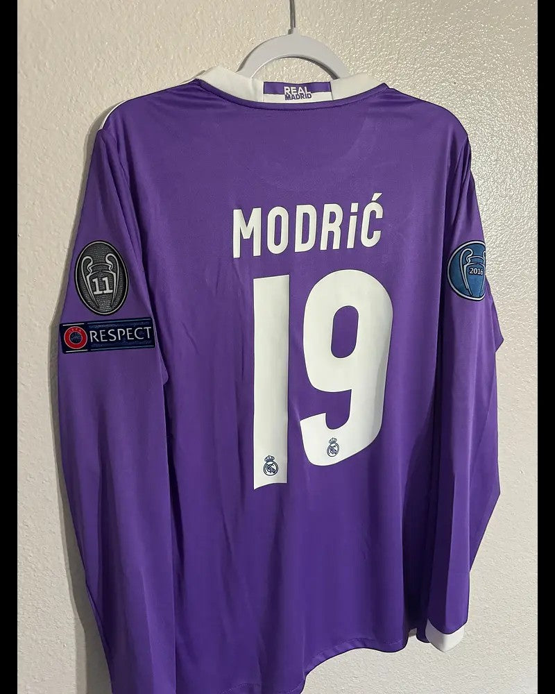 Modrić 19 - Real Madrid 2016/2017 Away Champions League