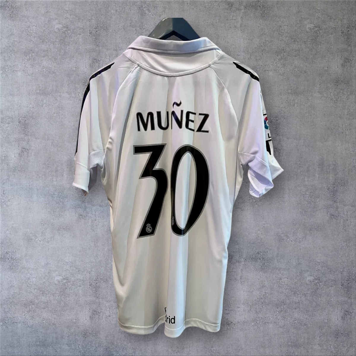 Muñez 30 - Real Madrid Home 2005/06 La Liga