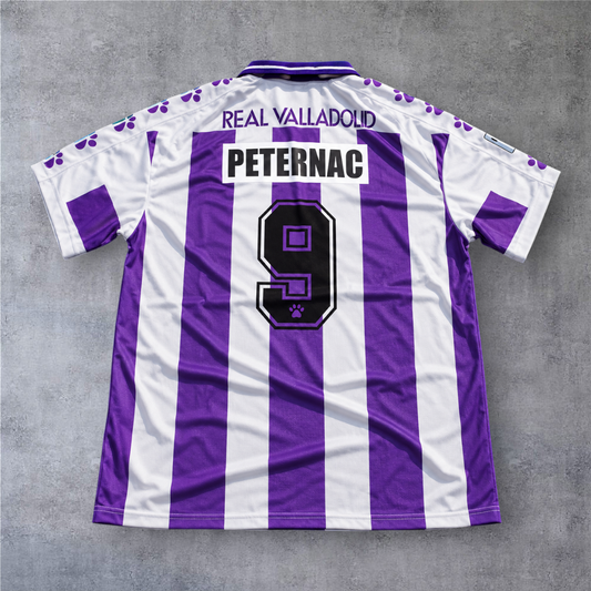 Camisola de futebol A minha loja Real Valladolid 1995/96, modelo principal às riscas roxas e brancas com o número 9