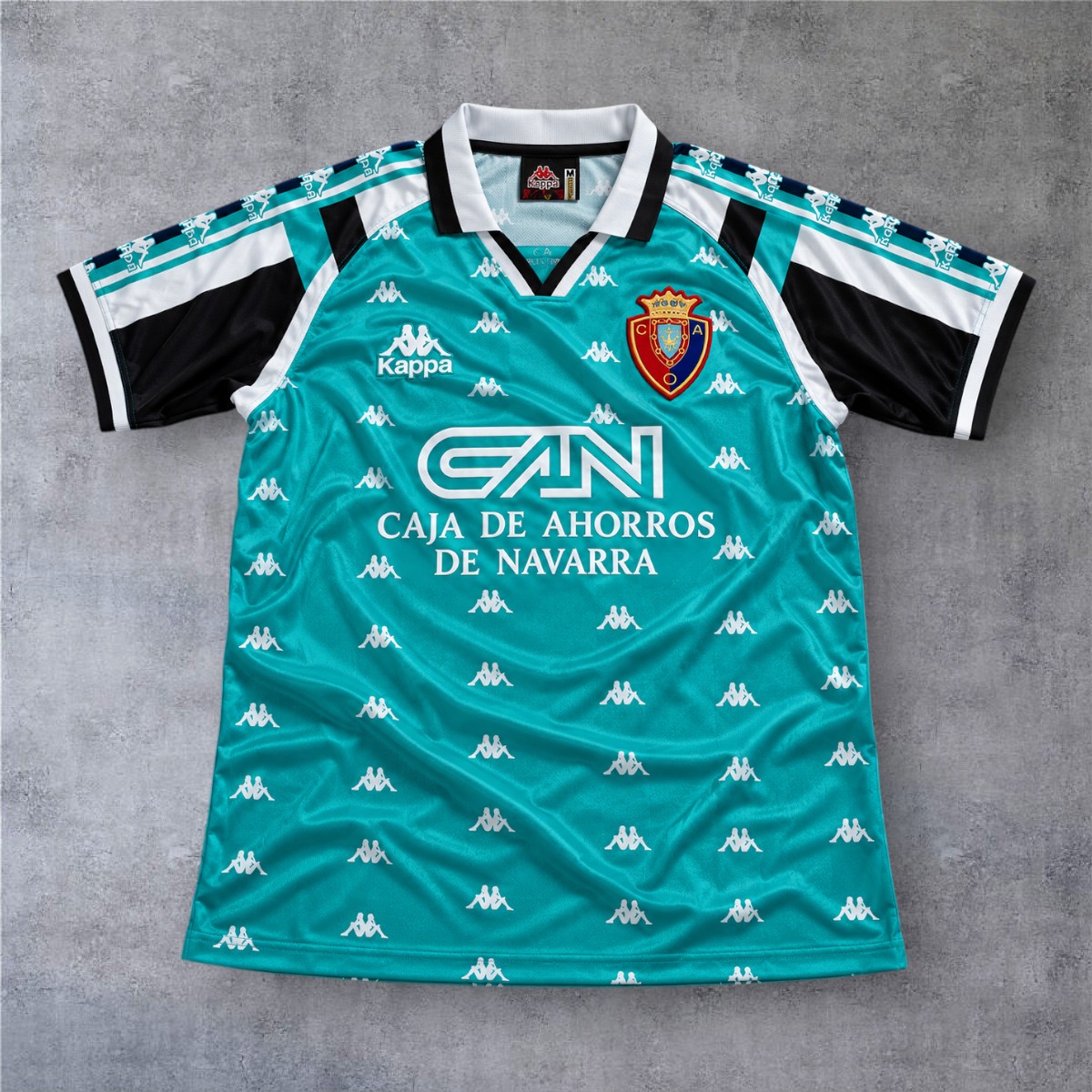 Camisola de futebol A minha loja Osasuna 1996/97 fora, turquesa com detalhes pretos e logótipo Kappa clássico.