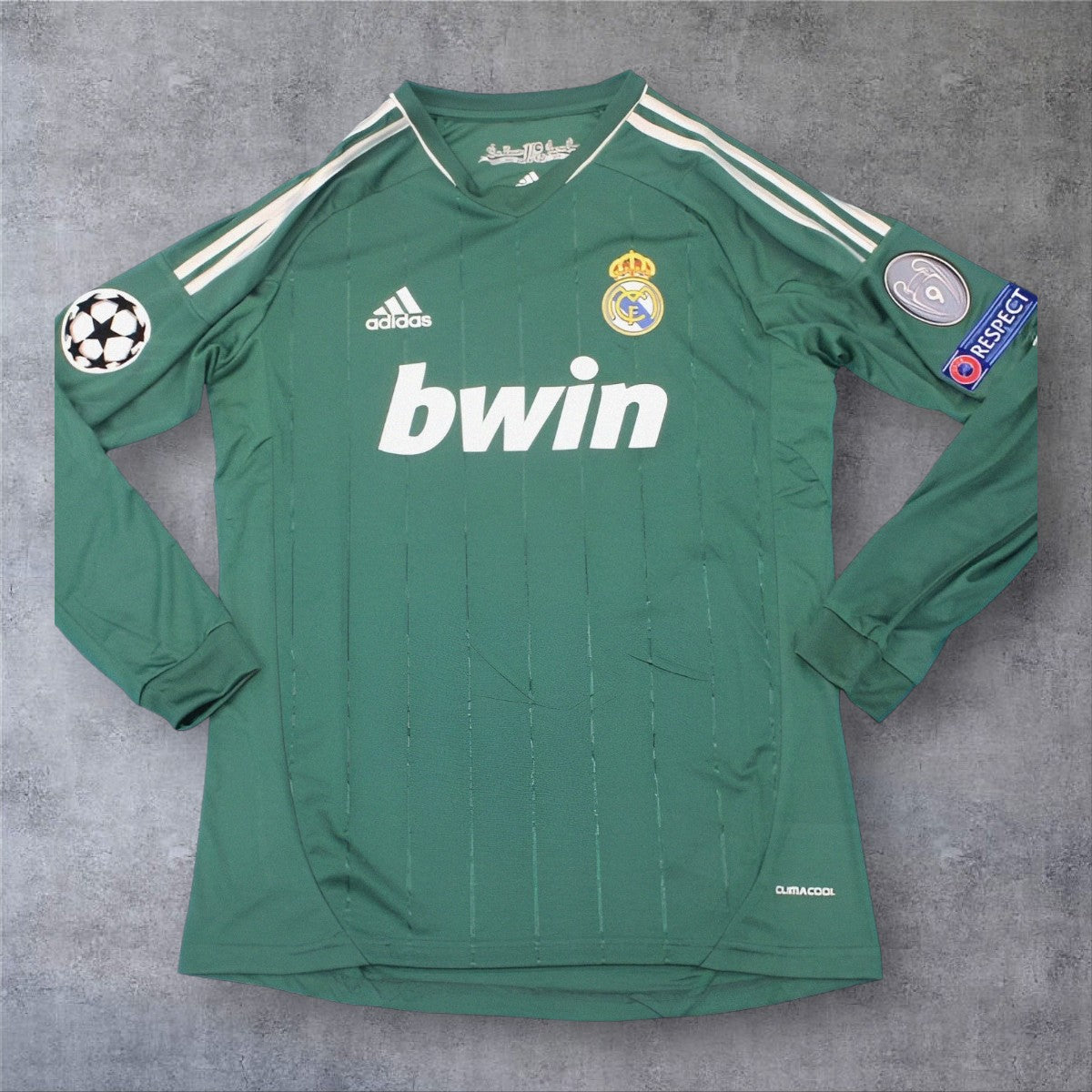 Ozil 10 - Real Madrid 2012/2013 Third Kit Champions League