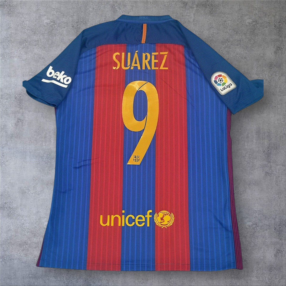 Suarez 9 - Barcelona Home 2016/17 La Liga