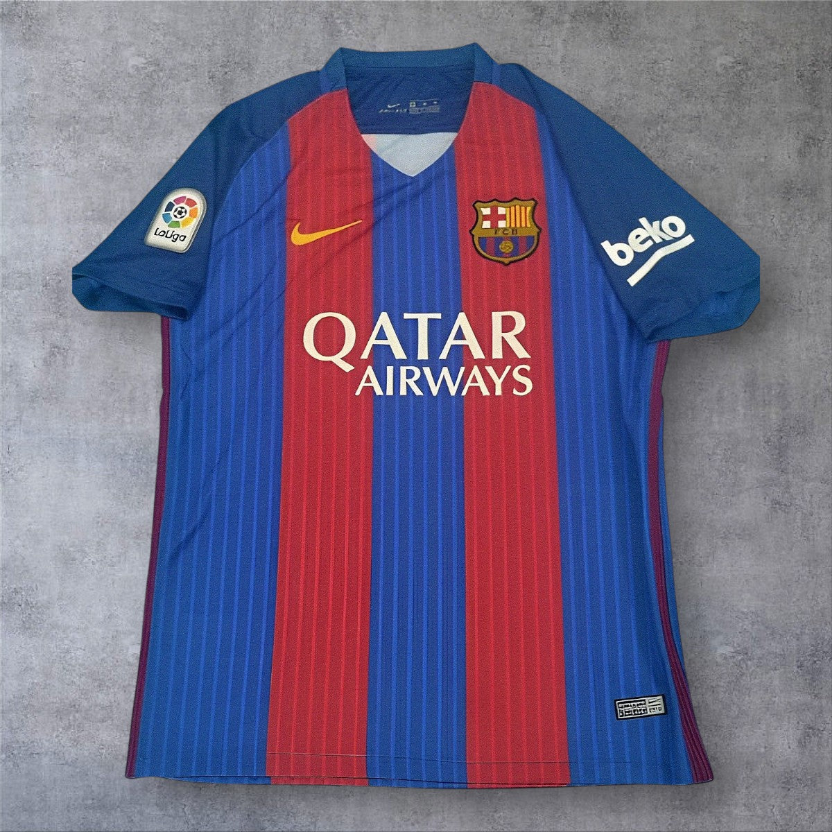 Suarez 9 - Barcelona Home 2016/17 La Liga