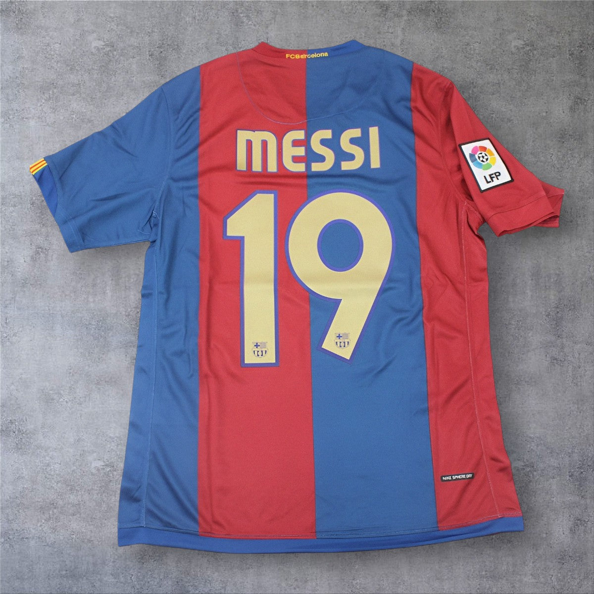 Messi 19 - Barcelona Home 2006/07 La Liga