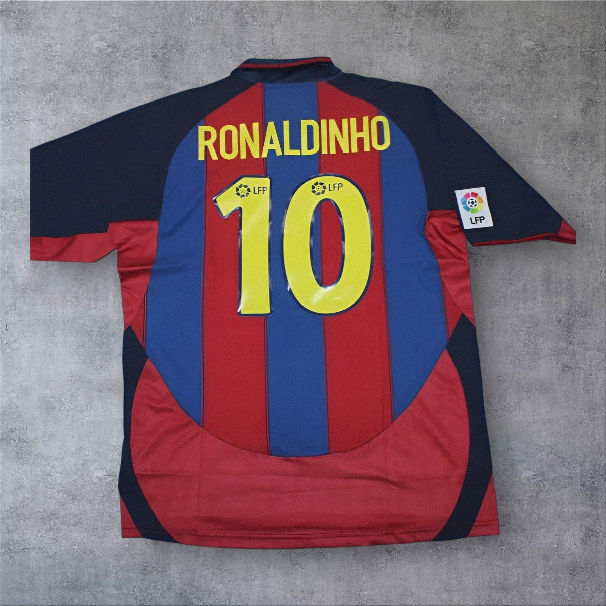 Ronaldinho 10 - Barcelona Home 2003/04 La Liga