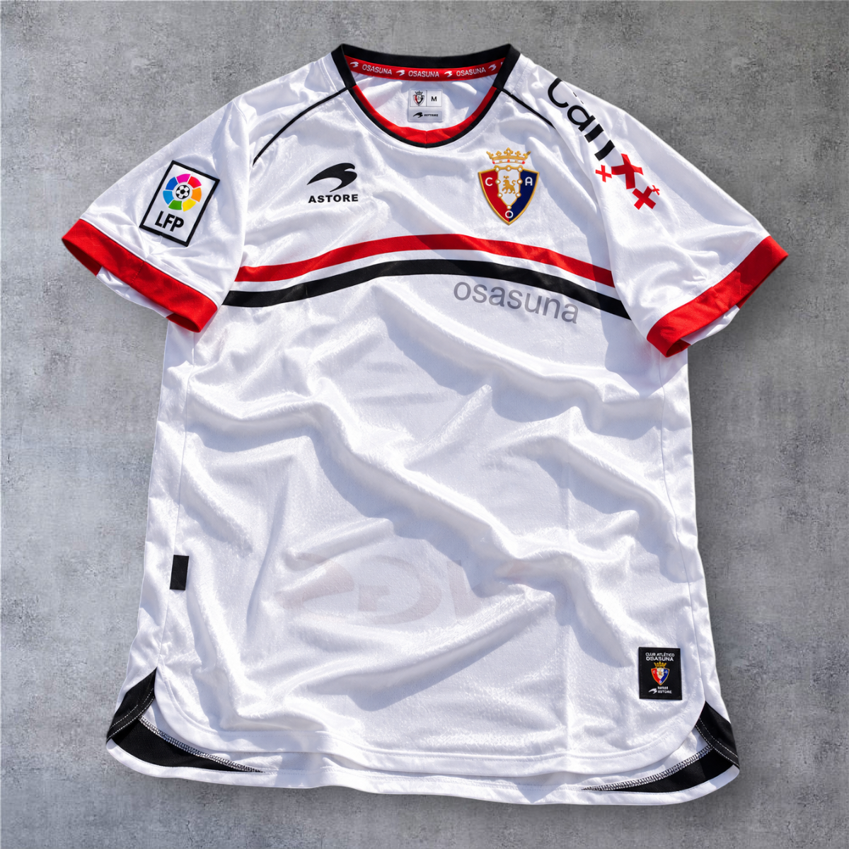 Camisola de futebol A minha loja Osasuna 2010/11 fora, branca com detalhes a vermelho e preto, Walter Pandiani 11.