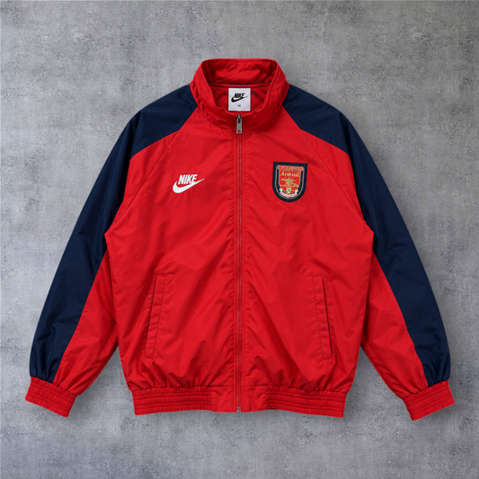 Casaco vintage Arsenal 1996/97 da A minha loja, vermelho e azul com fecho frontal e emblema do clube.