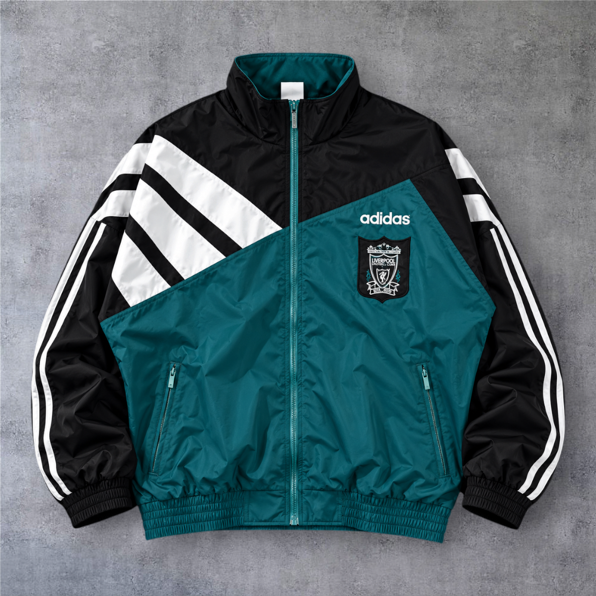 Casaco vintage A minha loja do Liverpool 1995/96, estilo retro com fecho frontal, cores verde-petróleo e preto.