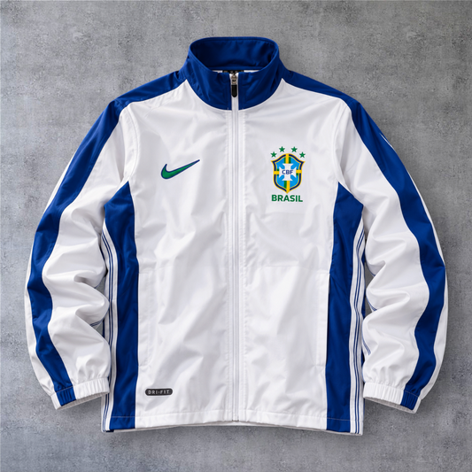 Casaco vintage A minha loja do Brasil 1998, branco e azul com fecho completo e emblema da seleção brasileira.