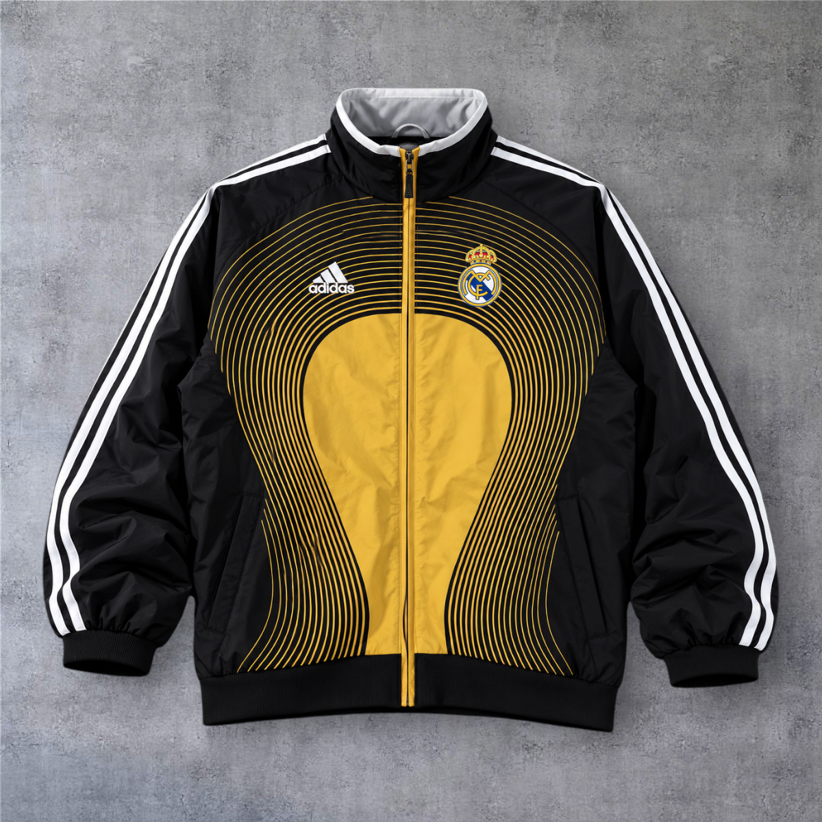 Casaco vintage Real Madrid 2006 Gold Edition da A minha loja, preto e dourado com fecho completo e detalhes icónicos.