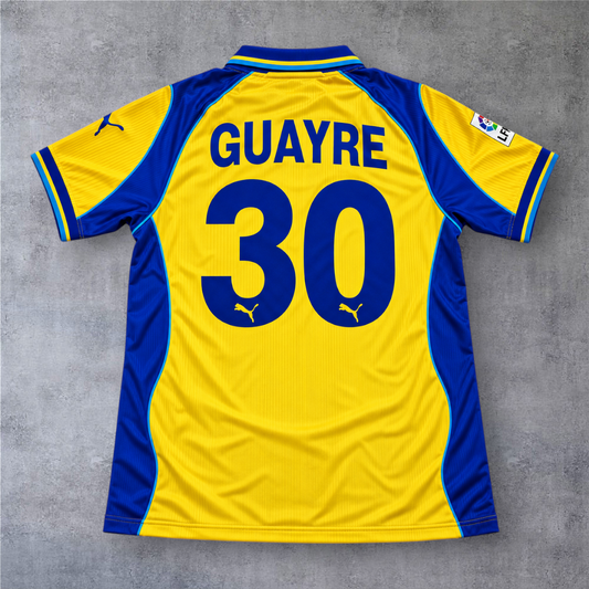 Camisola oficial A minha loja do Las Palmas 2000/01, amarela e azul, com o nome Guayre e o número 30 nas costas.