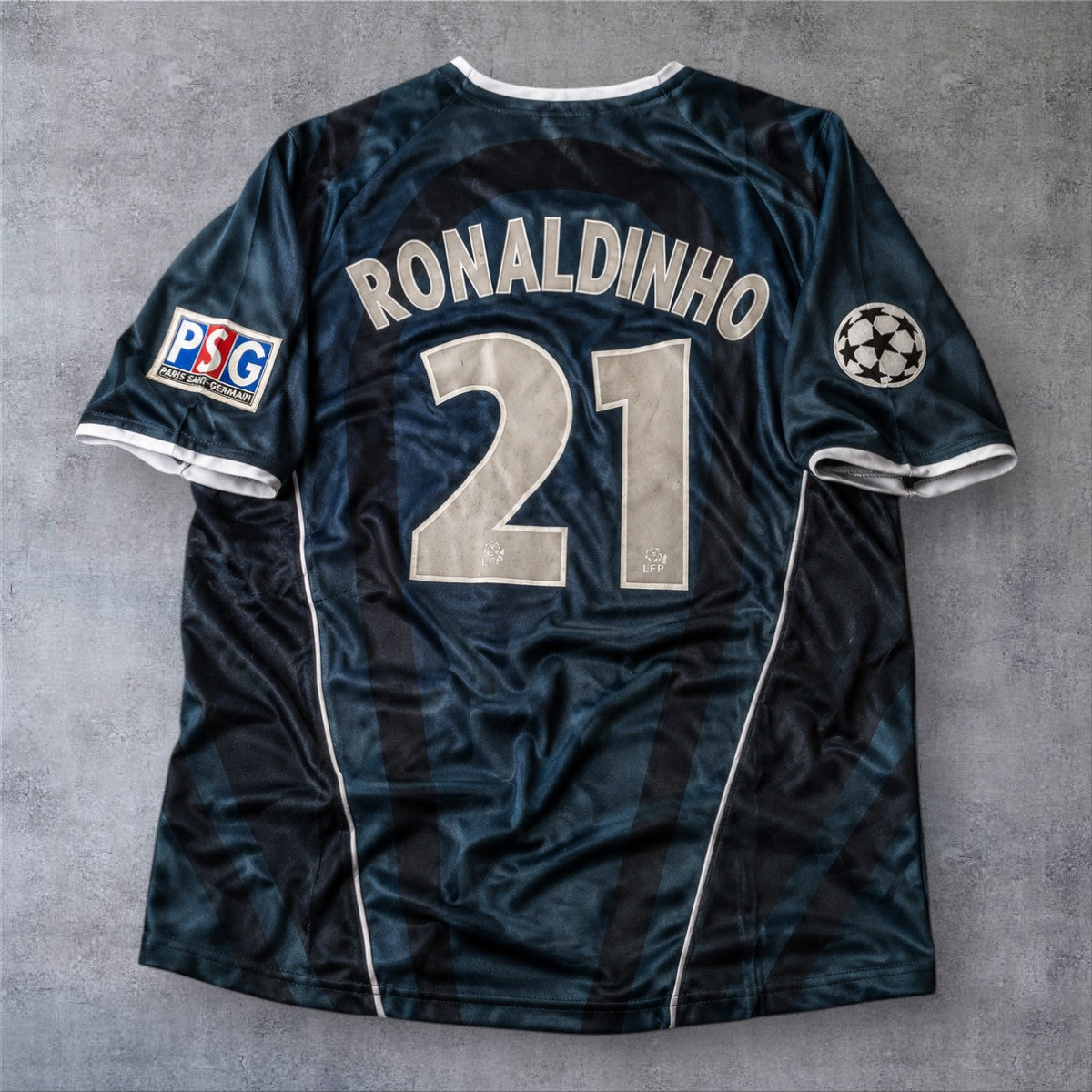 Ronaldinho 21 - PSG Away 2001/2002 Champions League