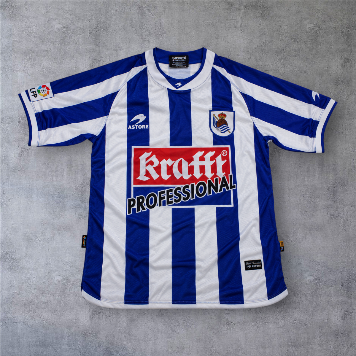 Camisola de futebol A minha loja Real Sociedad 2002/03 às riscas azuis e brancas com patrocinador Kraft