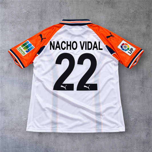 Camisola de futebol A minha loja Oviedo 2000/01 branca e laranja com nome e número 22 de Nacho Vidal nas costas