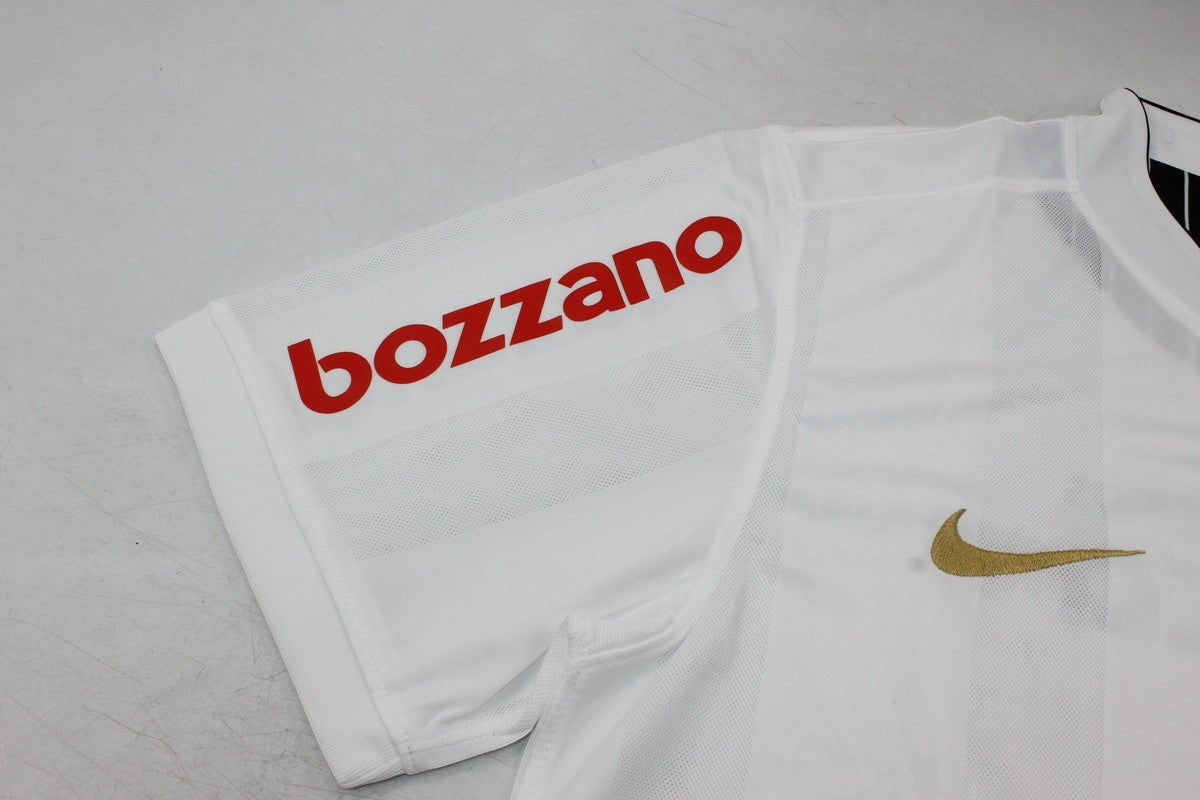 Roberto Carlos 6 - Corinthians Home 2010/11