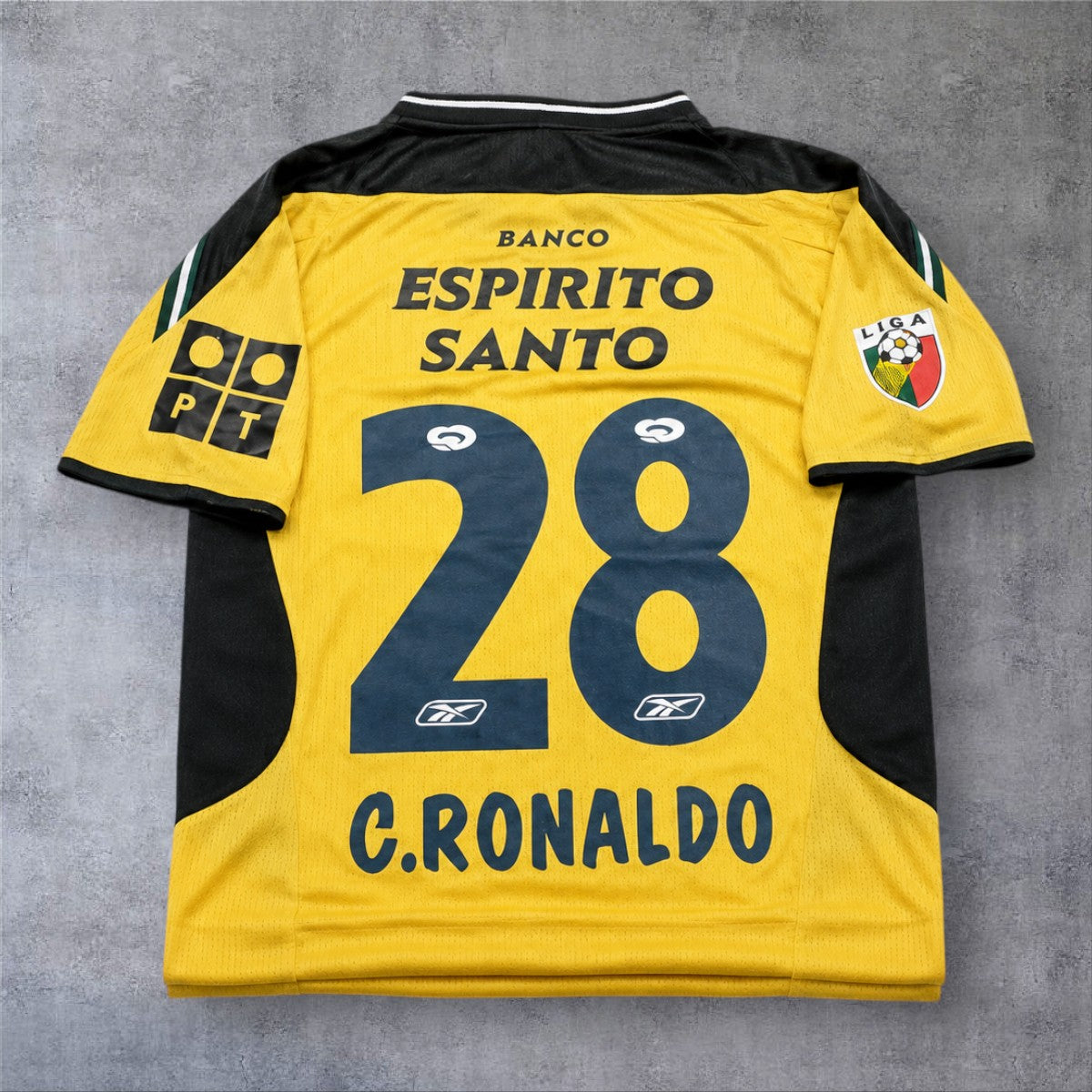 C.Ronaldo 28 - Sporting 2003/04 Away Liga Portugal