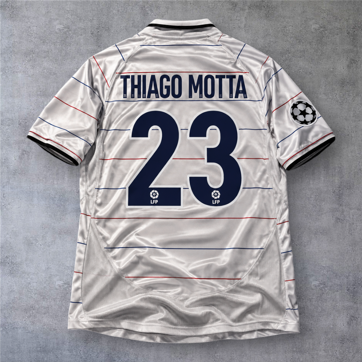 Camisola de futebol A minha loja do Barcelona 2003/04 fora, branca com riscas, nome Thiago Motta e número 23