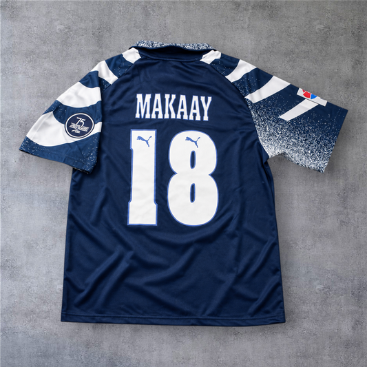 Camisola de futebol A minha loja Tenerife 1997/98 fora, azul e branca com o nome Makaay e número 18 nas costas.