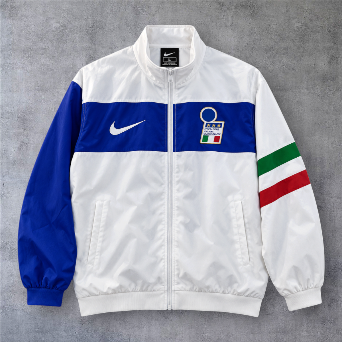 Casaco vintage da A minha loja da seleção italiana de 1996, branco e azul com fecho frontal e emblema da federação.