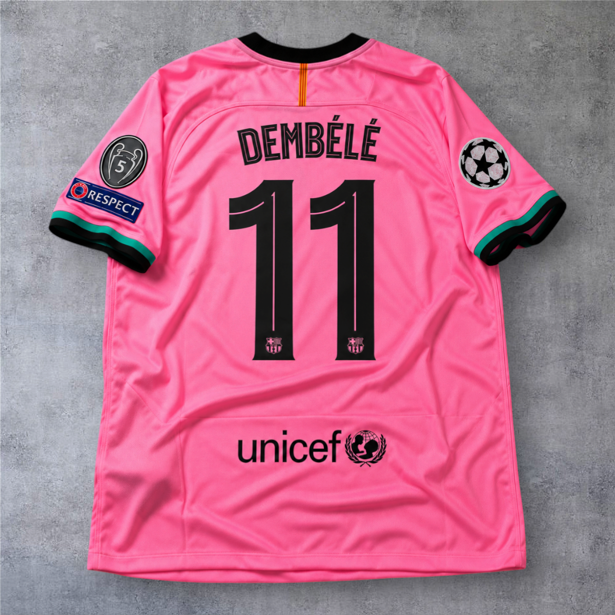 Camisola oficial A minha loja do Barcelona 2020/21, terceira equipa, rosa com nome Dembélé e número 11 nas costas.