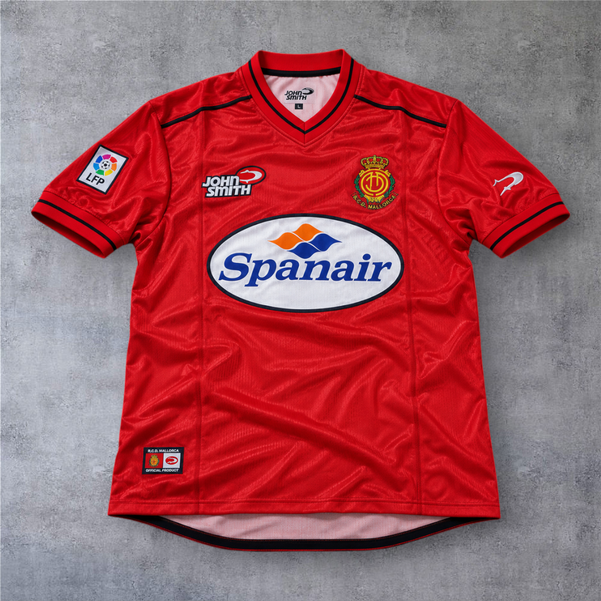 Camisola de futebol A minha loja Mallorca 2000/01 vermelha com gola em V, logótipos da John Smith e Spanair.