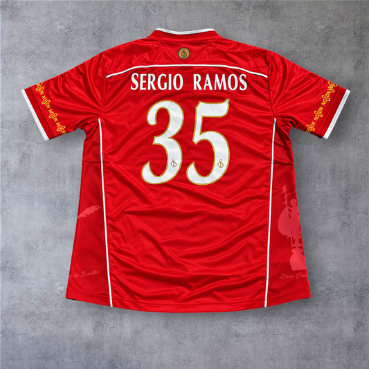 Camisola de futebol A minha loja do Sevilla 2003/04, vermelha, com o nome Sergio Ramos e o número 35 nas costas.