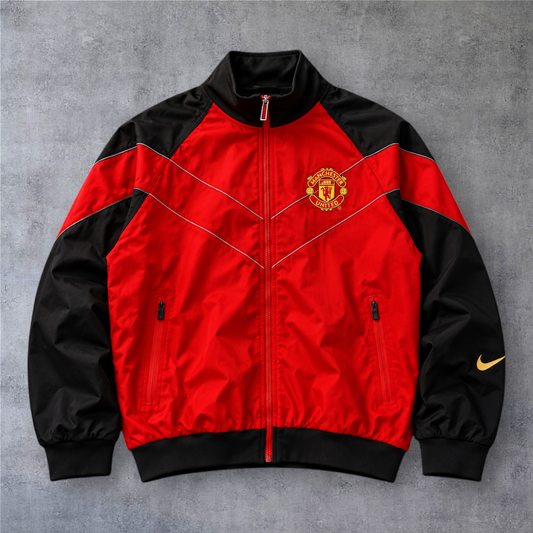 Casaco vintage A minha loja do Manchester United 2006/07, vermelho e preto com fecho completo e emblema do clube.