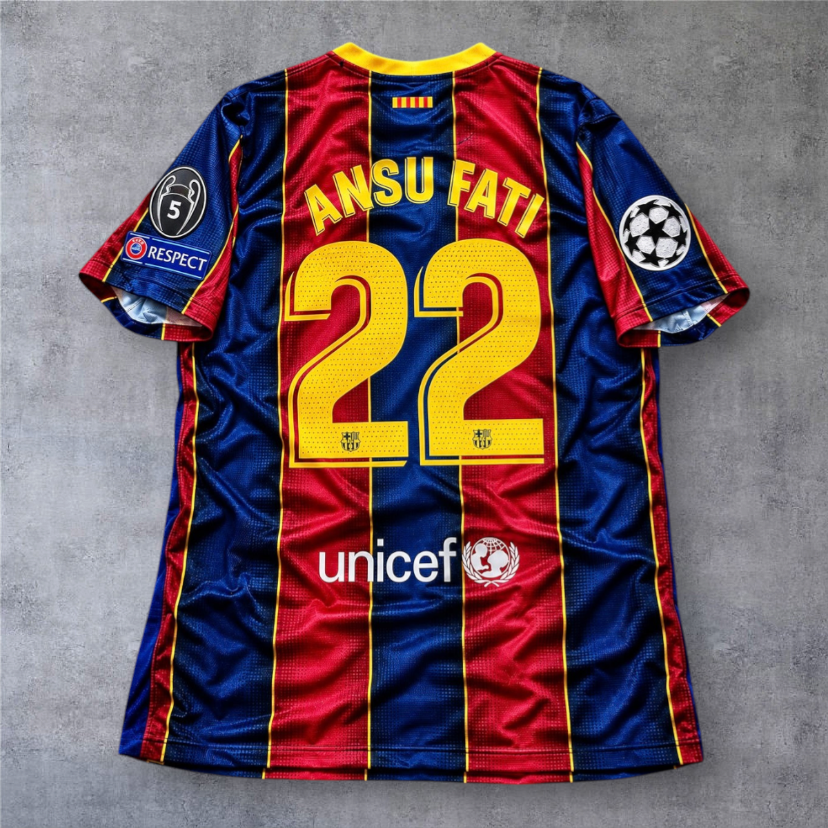 Camisola A minha loja do Barcelona 2020/21 de Ansu Fati, com riscas azuis e grenás e emblemas da Champions League.