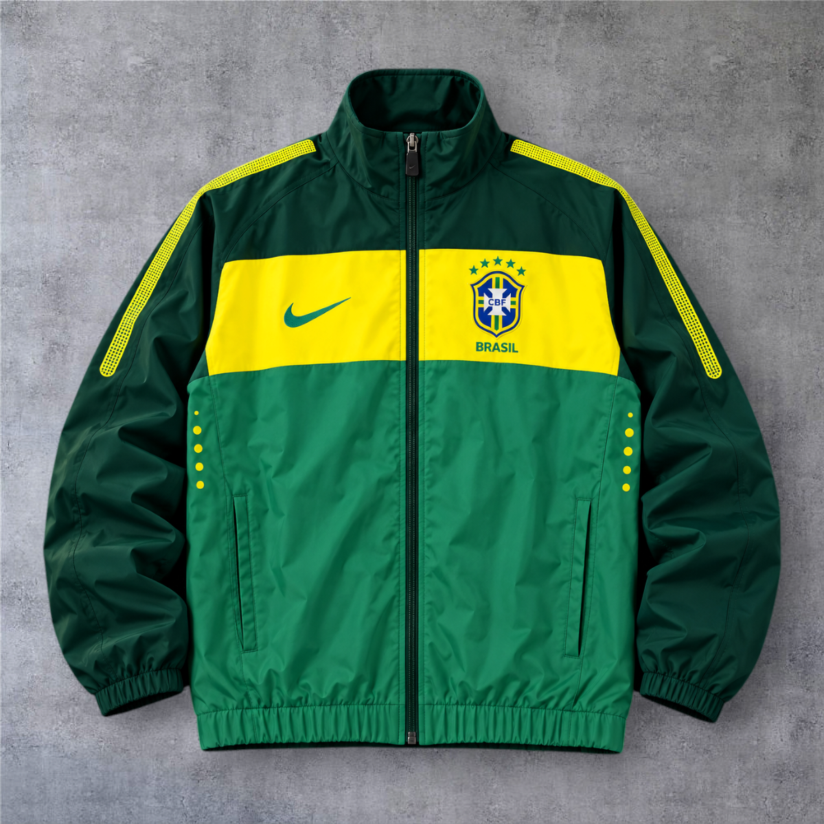Casaco vintage do Brasil 2010 da A minha loja, verde e amarelo com fecho completo e emblema da selecção.