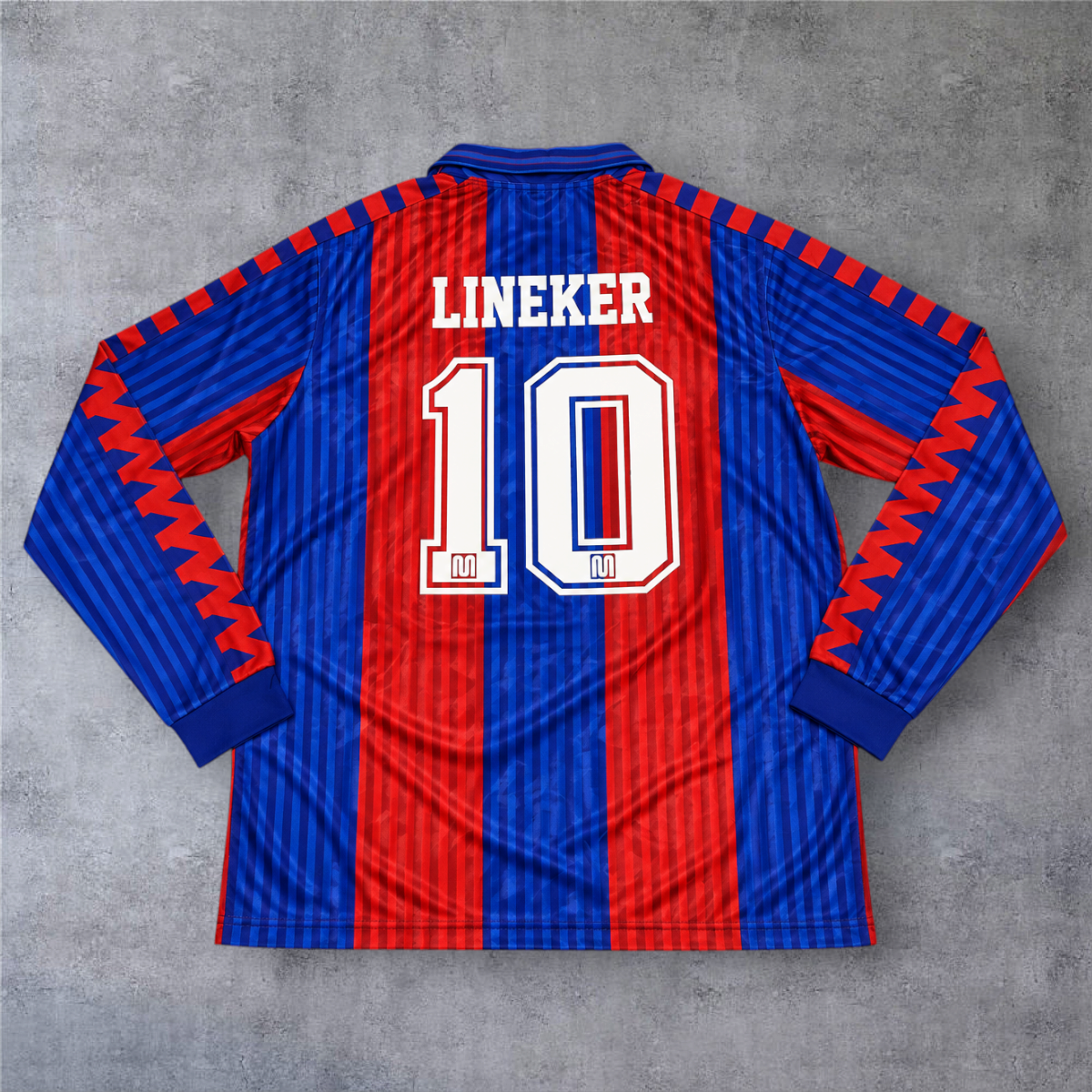 Camisola de futebol A minha loja do Barcelona 1991, modelo Lineker 10, às riscas verticais azuis e vermelhas.