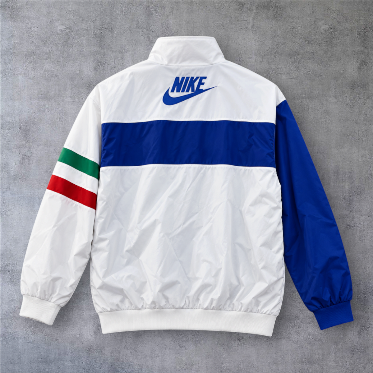 Casaco vintage A minha loja da Itália 1996, branco com detalhes em azul, verde e vermelho e logótipo Nike nas costas