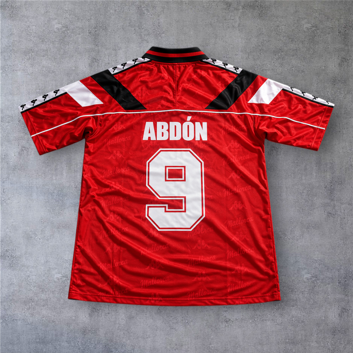 Camisola de futebol A minha loja do Mallorca 1995/96, vermelha, com o nome Abdón e número 9 nas costas.