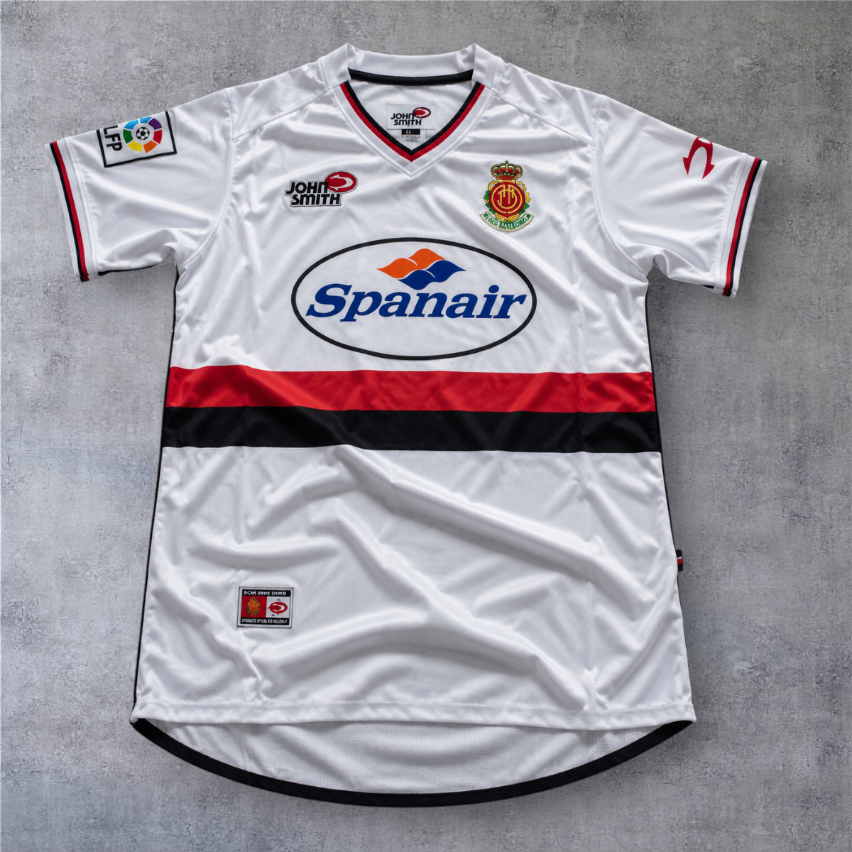 Camisola de futebol A minha loja Mallorca 2001/02 branca com detalhes a vermelho e preto e patrocinador Spanair