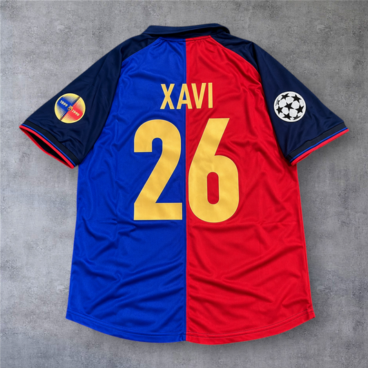 Camisola de futebol A minha loja do Barcelona 1998/1999, modelo Xavi 26, com emblemas da Champions League nas mangas.