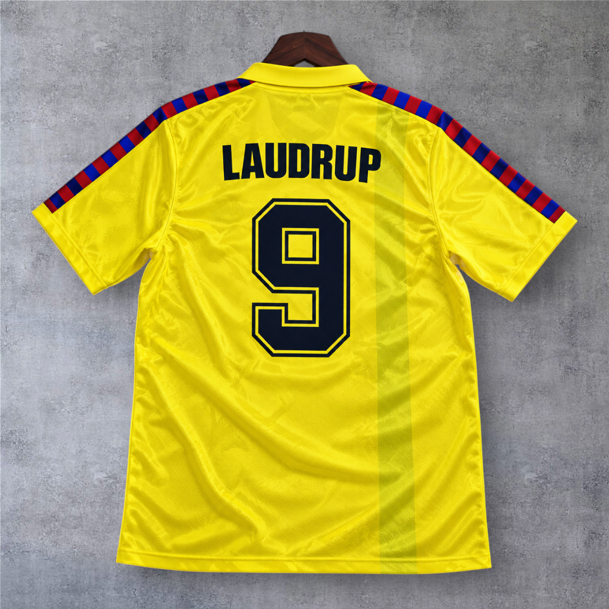Camisola de futebol amarela A minha loja do Barcelona 1982 com o nome Laudrup e o número 9 nas costas