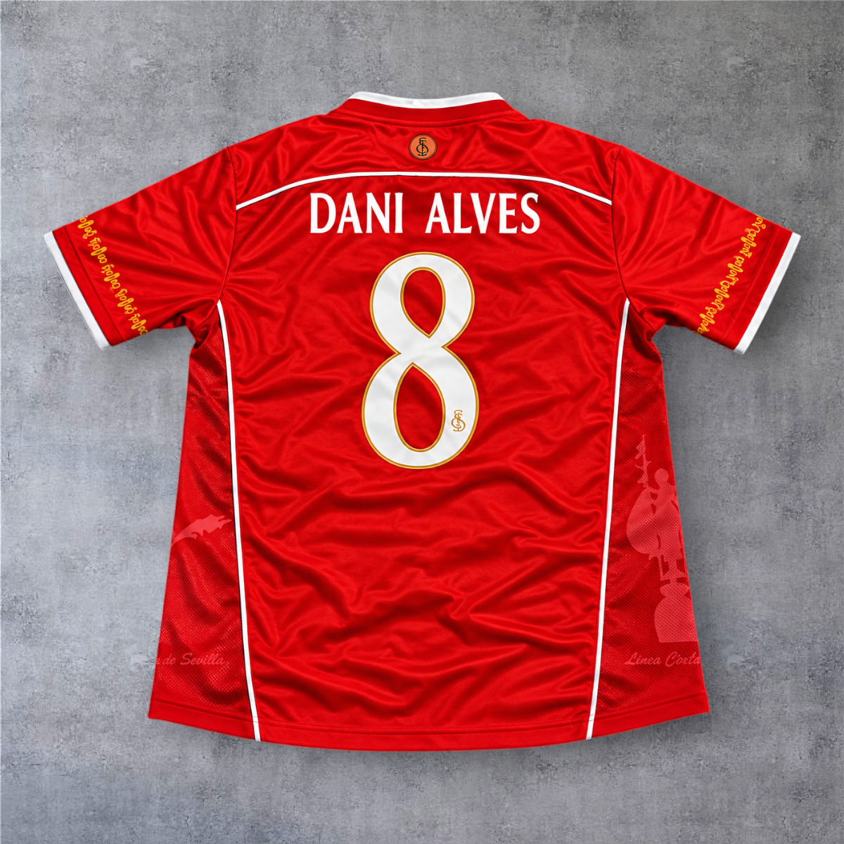 Camisola de futebol A minha loja do Sevilla 2003/04, vermelha, com o nome Dani Alves e o número 8 nas costas.