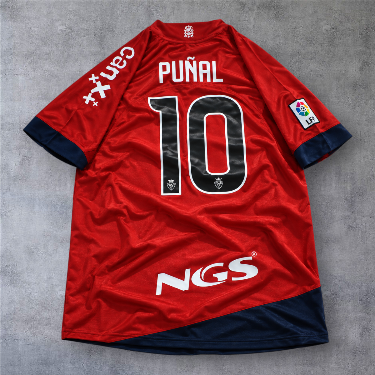 Camisola oficial A minha loja Osasuna 2010/11 vermelha com o nome Puñal e número 10 nas costas