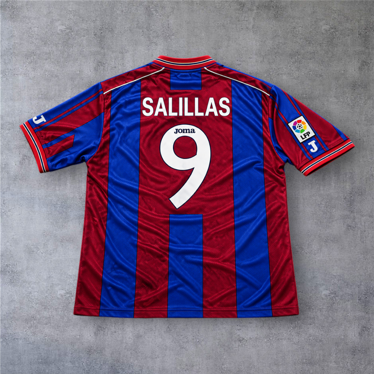 Camisola de futebol A minha loja Levante Home 1999/00, riscas verticais azuis e grenás com o nome Salillas e número 9