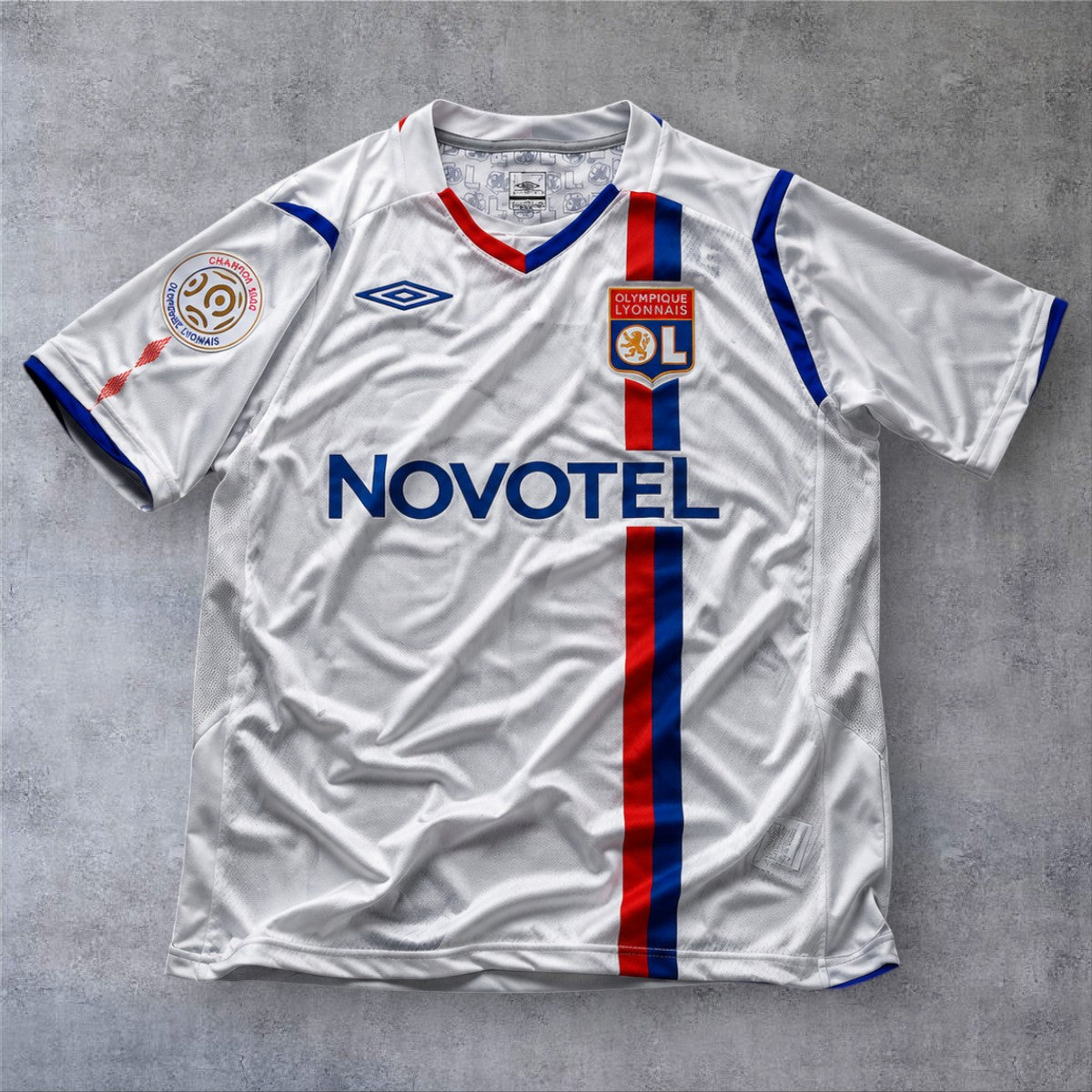 Benzema 10 Lyon 2008/09 Home Ligue 1 retro football shirt