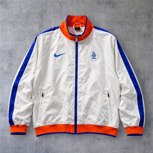 Casaco vintage da Holanda 2010/11 A minha loja, branco com detalhes em azul e laranja, fecho completo e emblema KNVB.
